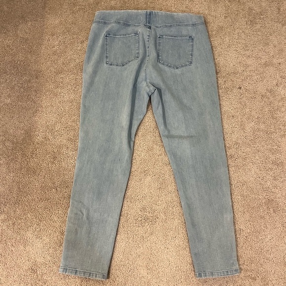 Soft Surroundings Pull On Light Wash Jeans with Button Accents - Picture 9 of 9